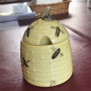 🍯 Vintage honey pot